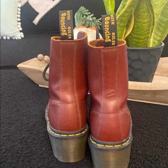 Dr. Martens Women's Brown Leather Boots, 💯 Authentic , like new! - Picture 2 of 9